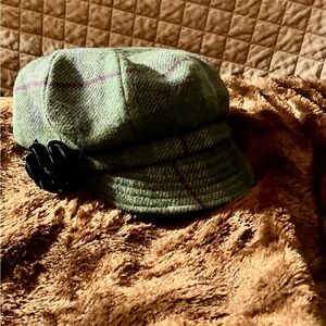 MUCROS Green Plaid Newsboy Cap tweed wool with Black Flower Accent